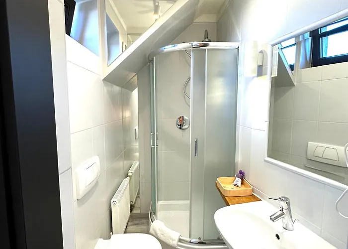 לינה וארוחת בוקר Melaxa